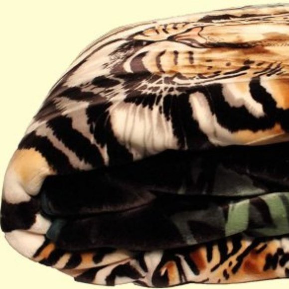 Solaron King 3 Tigers Mink Blanket Green Background - Picture 4 of 7